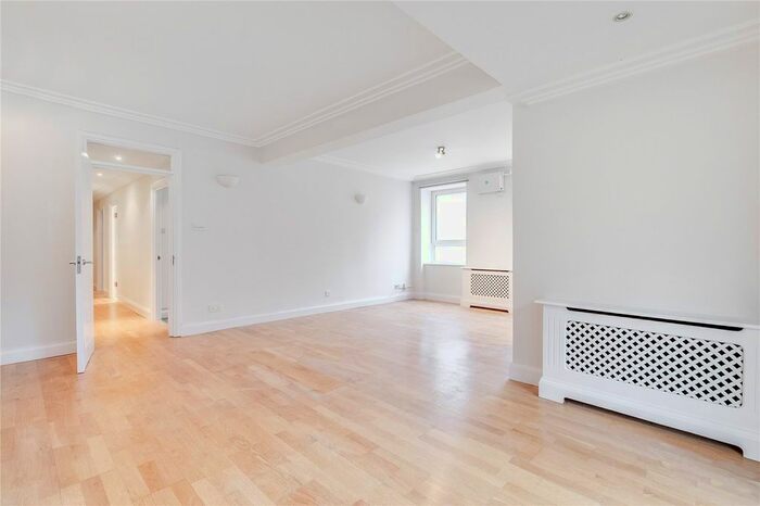 2 Bedroom Flat To Rent In Brittany House, Upper Richmond Road, SW15