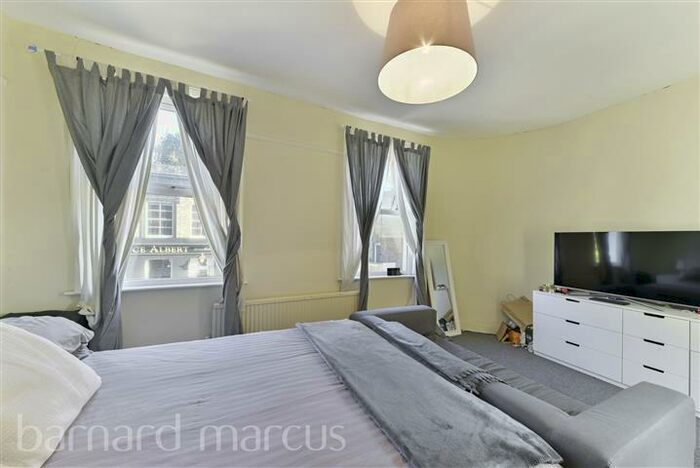 Apartment To Rent In Bellenden Road, London, SE15