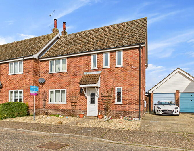 3 Bedroom Semi Detached House For Sale In Hamilton Close, Watton, Thetford, IP25