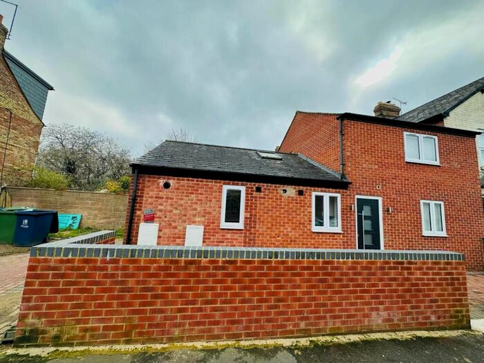 6 Bedroom Semi-Detached House To Rent In A Leopold Street, OX4