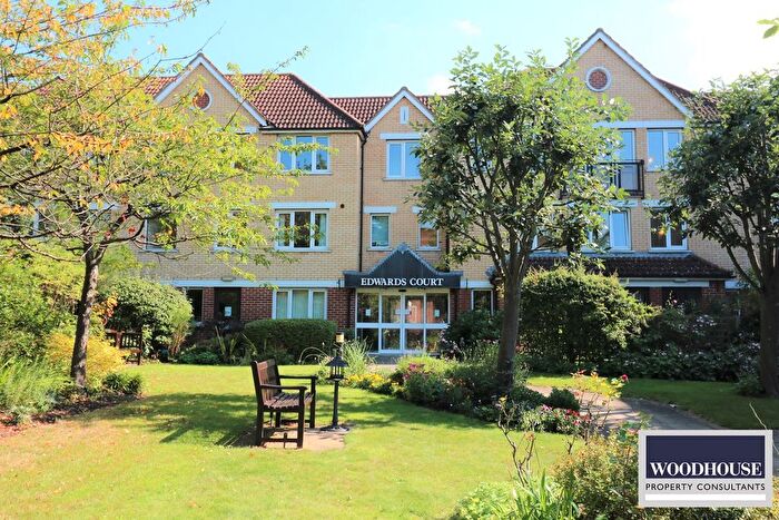 1 Bedroom Flat To Rent In Turners Hill, Cheshunt, EN8