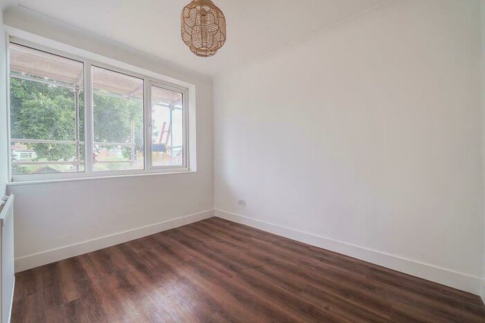 2 Bedroom Apartment To Rent In Lizmans Court, East Oxford, OX4