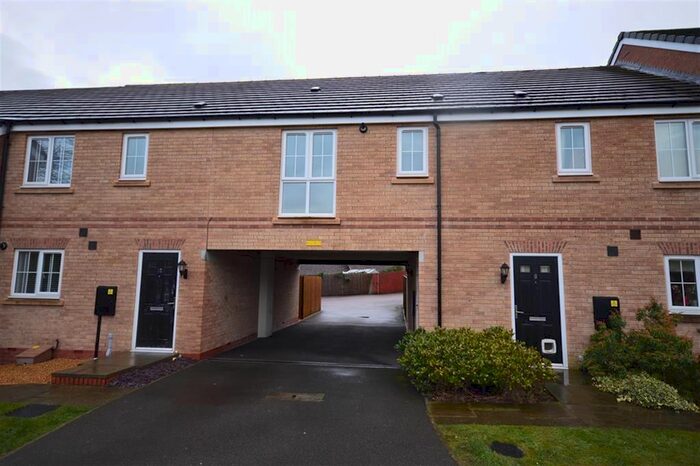 2 Bedroom Flat To Rent In Chestnut Drive, Hollingwood, Chesterfield, S43