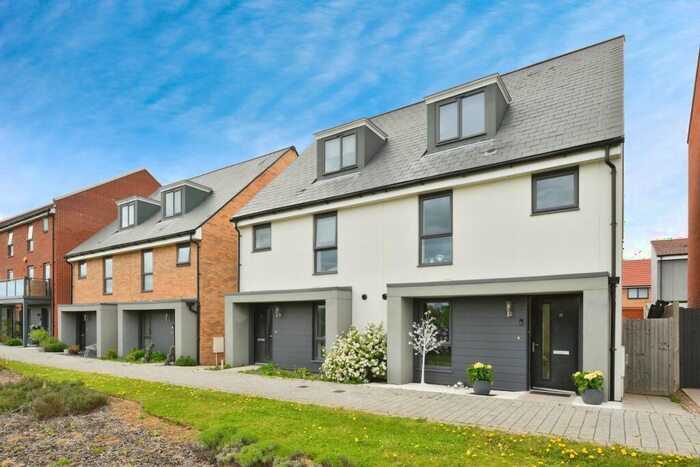 4 Bedroom House To Rent In Birch Walk, Harlow, CM17