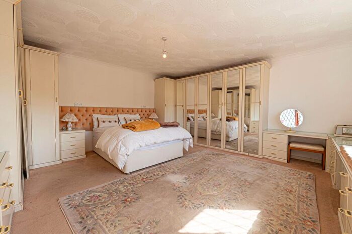 3 Bedroom Detached House For Sale In Greenfields Avenue, Bridgend, CF31