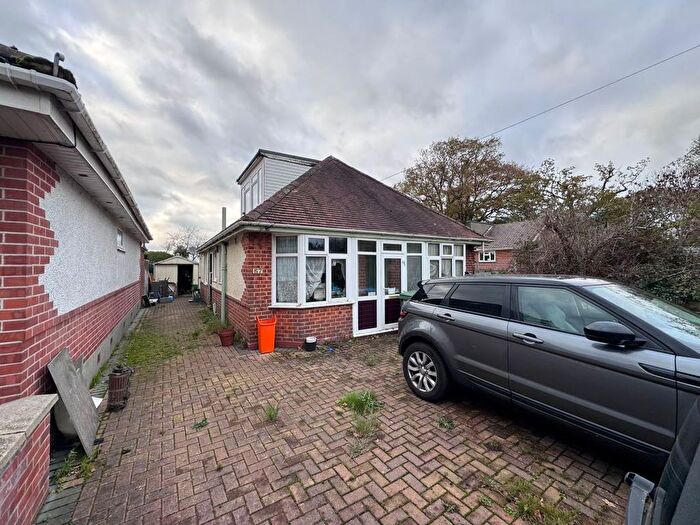 3 Bedroom Bungalow For Sale In Darbys Lane, Poole, Dorset, BH15
