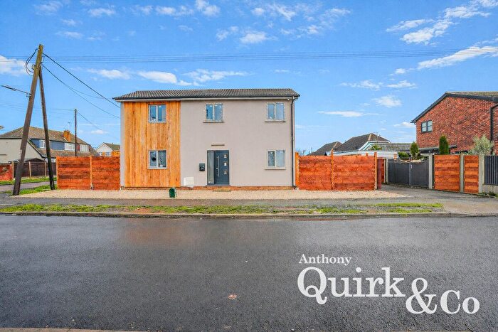 2 Bedroom Detached House For Sale In Sydervelt Road, Canvey Island, SS8