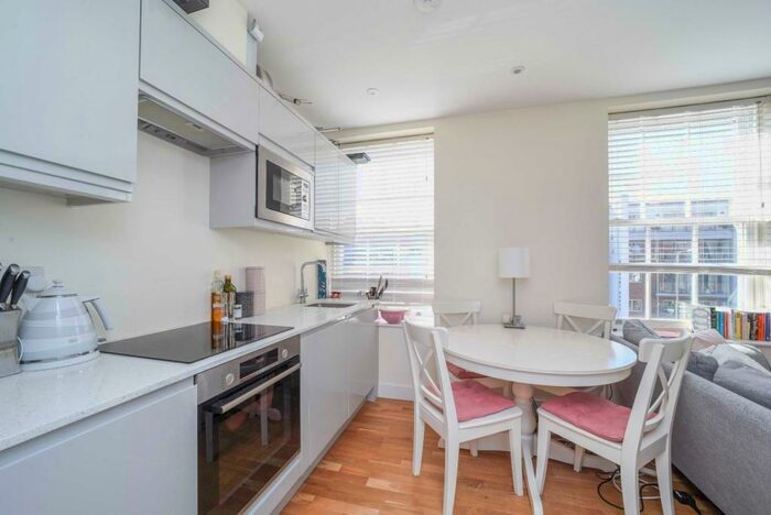 1 Bedroom Flat To Rent In Brassey House, New Zealand Avenue, Walton-On-Thames, KT12