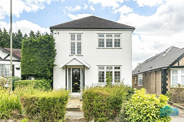 3 Bedroom House To Rent In Ashurst Road, Barnet, London, EN4