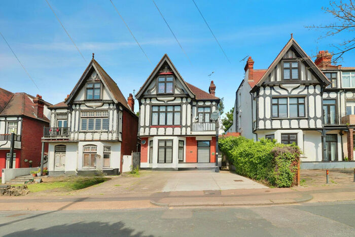 3 Bedroom Flat To Rent In Cossington Road, Westcliff-on-sea, SS0