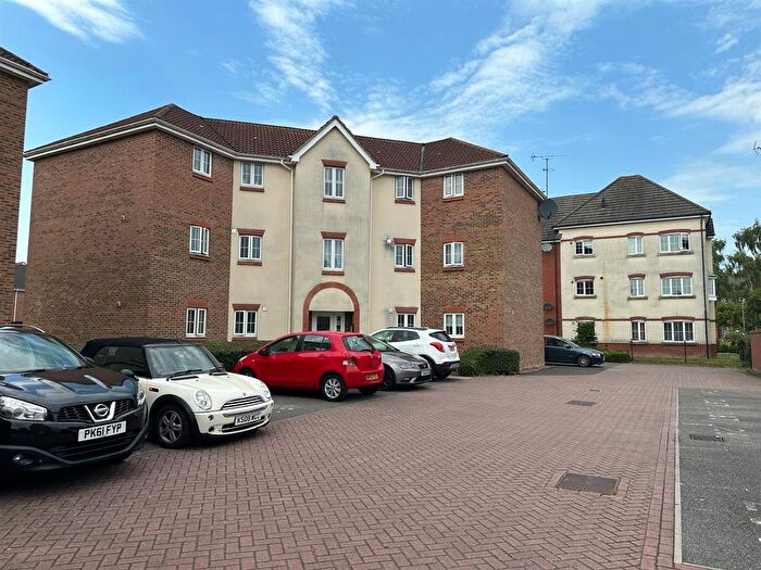 2 Bedroom Flat To Rent In Woodland Walk, Aldershot, GU12