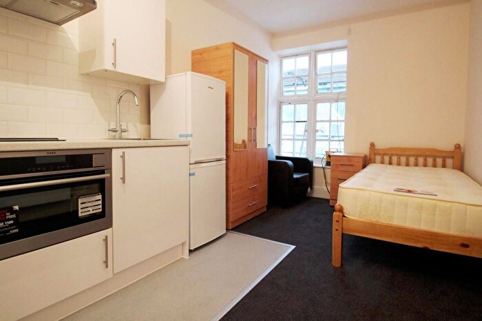 Property To Rent In High Street, Reigate, RH2