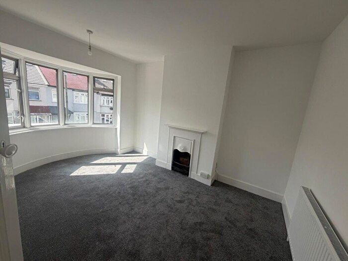 3 Bedroom Terraced House To Rent In Ashtree Avenue, Mitcham, CR4