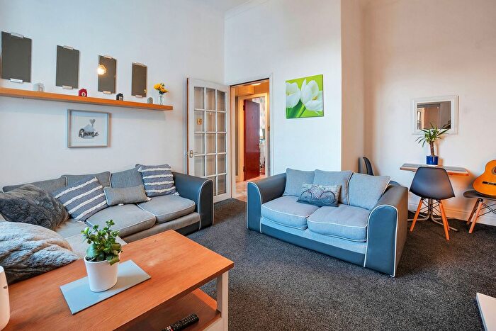 2 Bedroom Flat For Sale In Moss Road, Tillicoultry, FK13