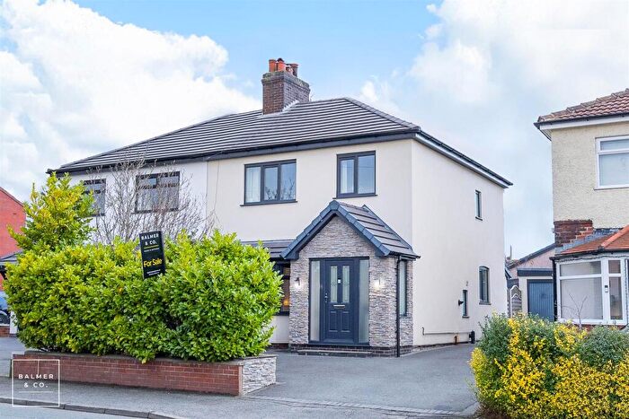 3 Bedroom Semi Detached House For Sale In Lovers Lane, Atherton, M46