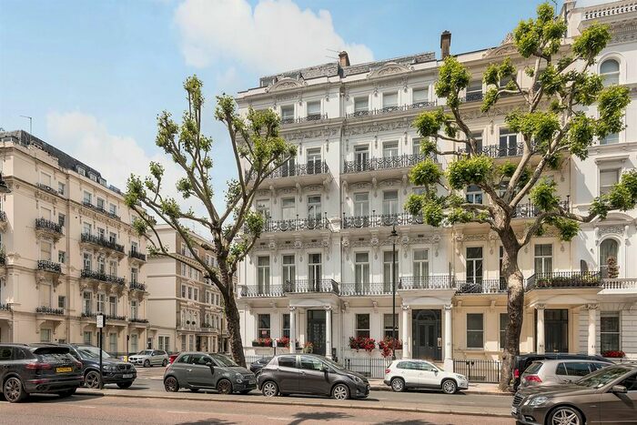 3 Bedroom Flat To Rent In Queen's Gate, London, SW7