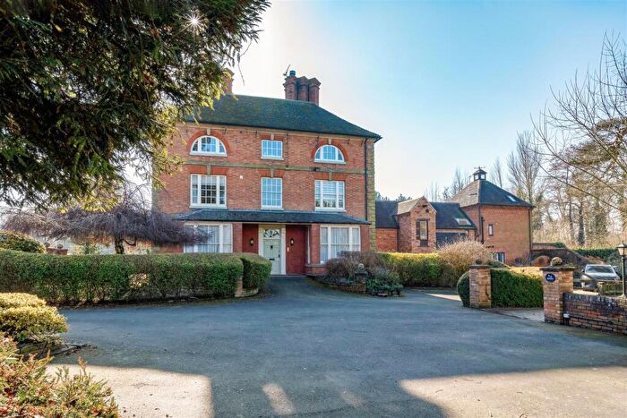 2 Bedroom Apartment For Sale In Vicarage Lane, Sherbourne, Warwick, CV35