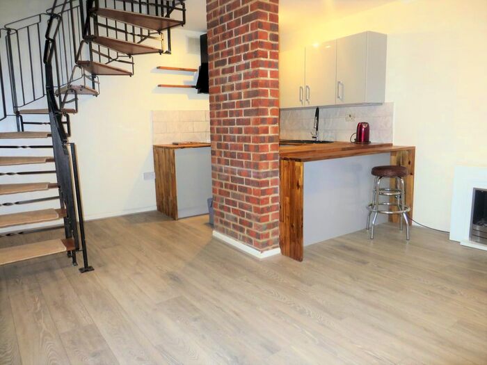 1 Bedroom Property To Rent In Hedgeside, Crawley, RH11