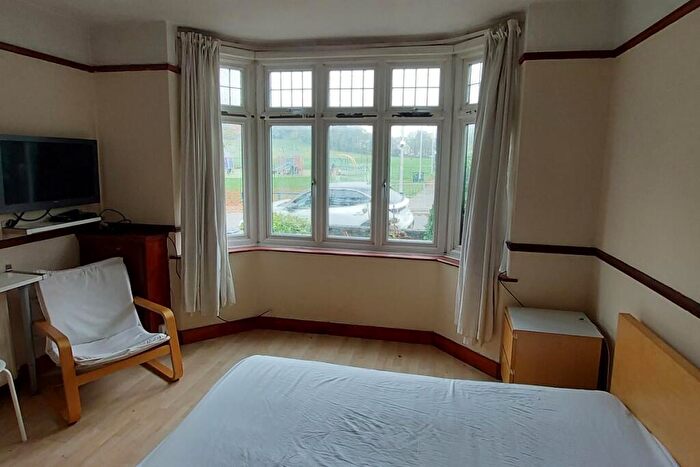 3 Bedroom Terraced House For Sale In Havelock Road, Luton, LU2