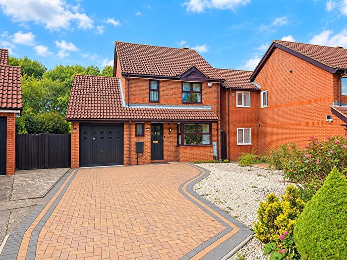 4 Bedroom Detached House For Sale In Tatling Grove, Walnut Tree, Milton Keynes, MK7