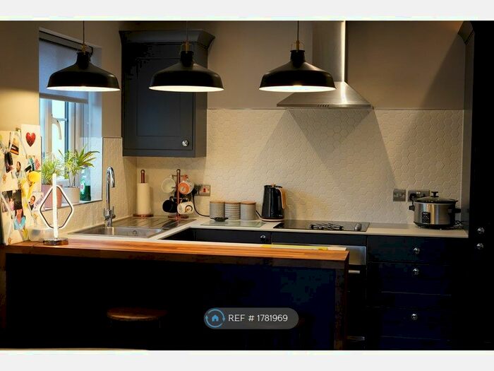 1 Bedroom Flat To Rent In Abbey Manor, Yeovil, BA21