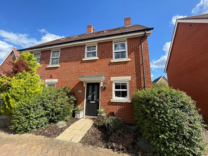 3 Bedroom Semi-Detached House For Sale In Blackburn Way, Biggleswade, SG18