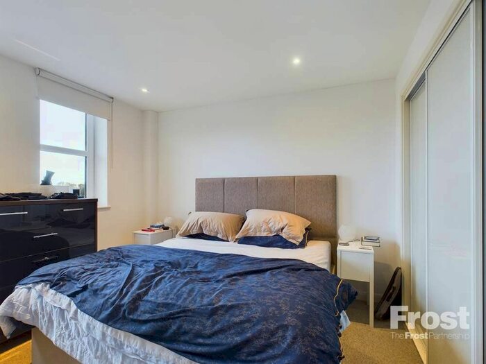 2 Bedroom Flat To Rent In The Courtyard, High Street, Staines-Upon-Thames, Middlesex, TW18