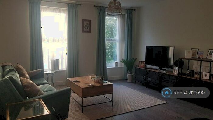 2 Bedroom Flat To Rent In Sandhurst House, South Croydon, CR2