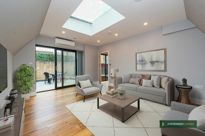 3 Bedroom Detached House To Rent In Ellerslie Road, Shepherds Bush, London, W12