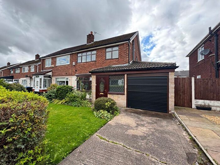 3 Bedroom Semi-Detached House For Sale In Northlands, Radcliffe, Manchester, M26
