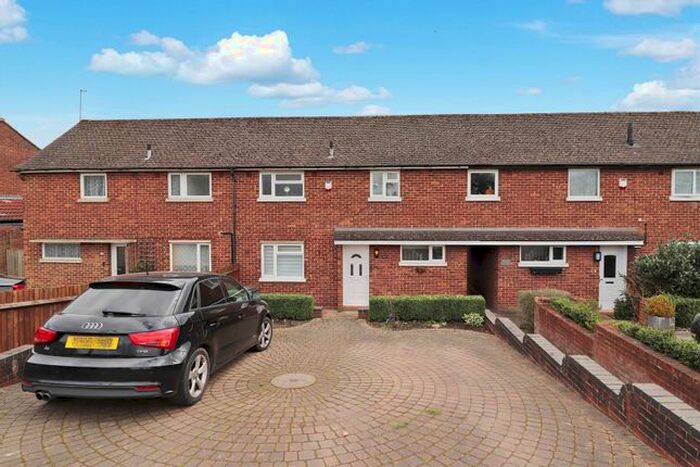 2 Bedroom Terraced House For Sale In Batchwood Drive, St.Albans, AL3