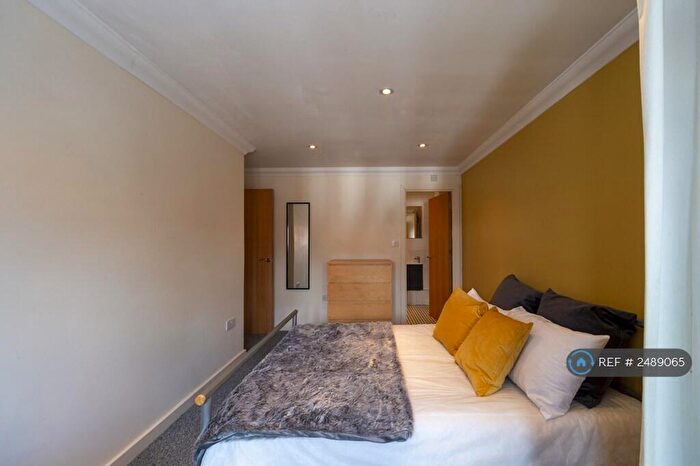 6 Bedroom Semi-Detached House To Rent In Radcliffe Mount, Nottingham, NG2