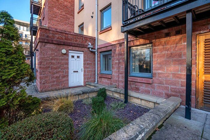 1 Bedroom Flat For Sale In Slateford Gait, Edinburgh, EH11