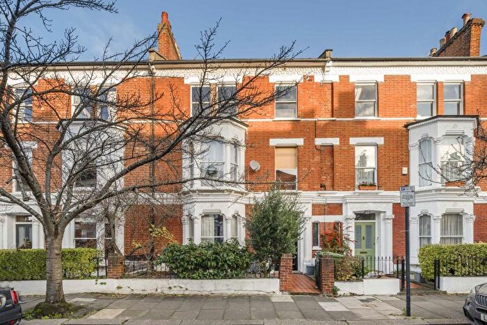 3 Bedroom Flat To Rent In Poplar Grove, London, W6