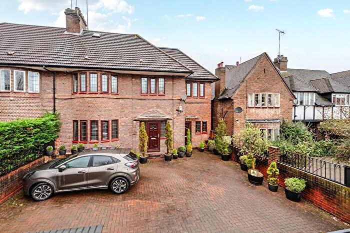 2 Bedroom Flat To Rent In Finchley Road, London, NW11