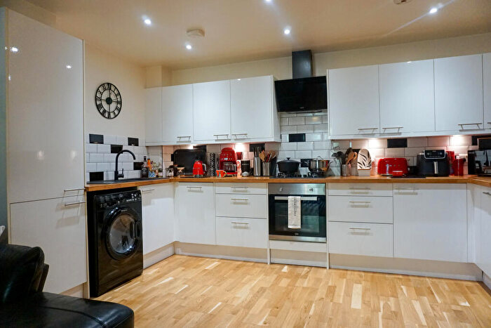 2 Bedroom Flat For Sale In Beaumaris Gardens, London, SE19