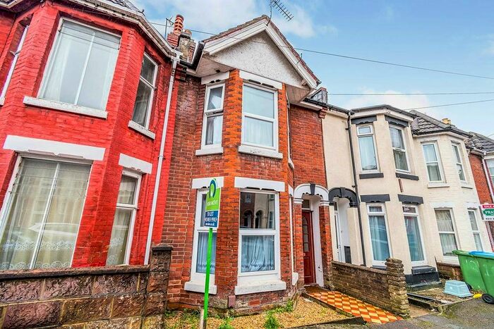 3 Bedroom Terraced House To Rent In Thackeray Road, Southampton SO17