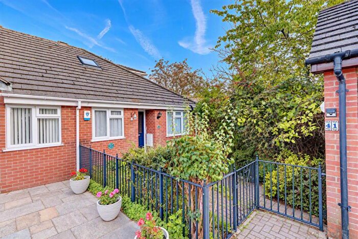 3 Bedroom Bungalow To Rent In Miersfield, High Wycombe, Buckinghamshire, HP11