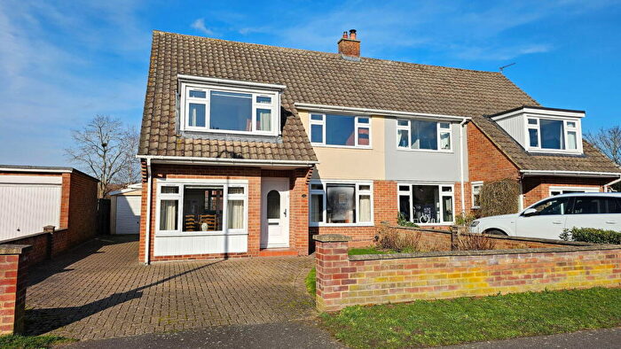 3 Bedroom Semi Detached House For Sale In The Henrys, Thatcham, RG18