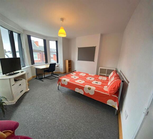 6 Bedroom Semi-Detached House To Rent In **£pppw Excluding Bills** Kimbolton Avenue, Lenton, NG7