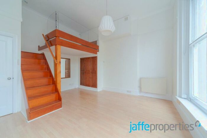 Studio To Rent In Hemstal Road, London, NW6