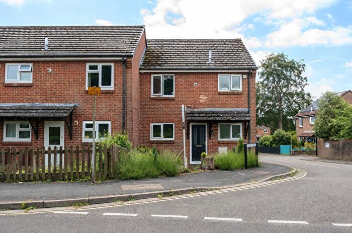 3 Bedroom Semi-Detached House For Sale In Springwood Avenue, Waterlooville, Hampshire, PO7
