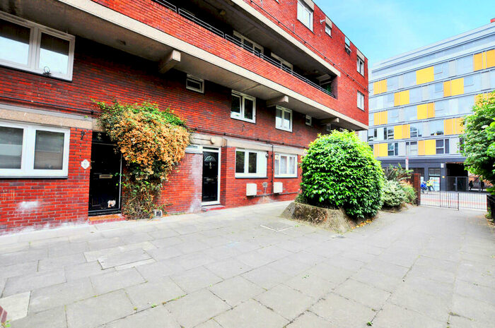 3 Bedroom Maisonette To Rent In Old Street, London, EC1