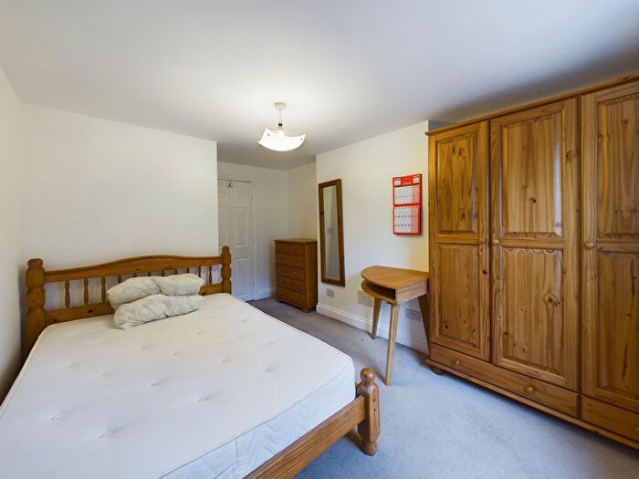 4 Bedroom Flat To Rent In Disraeli Road, London, SW15