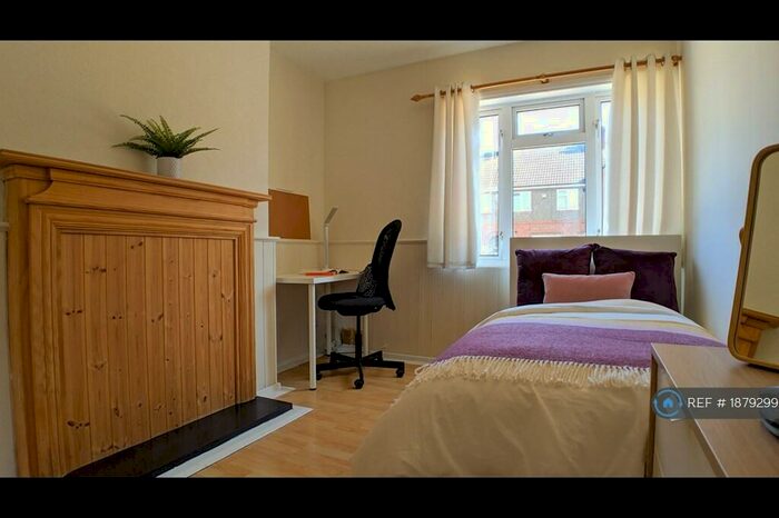 3 Bedroom Semi-Detached House To Rent In Freeburn Causeway, Coventry, CV4