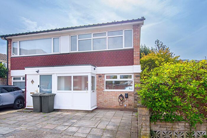 3 Bedroom Semi-detached House To Rent In Stanhope Gardens, Mill Hill, London, NW7