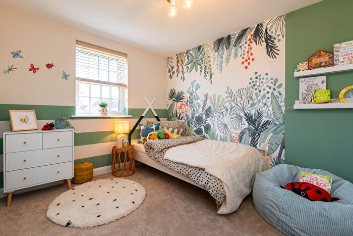 3 Bedroom End Of Terrace House For Sale In Northampton Road, Wellingborough, Northamptonshire, NN8