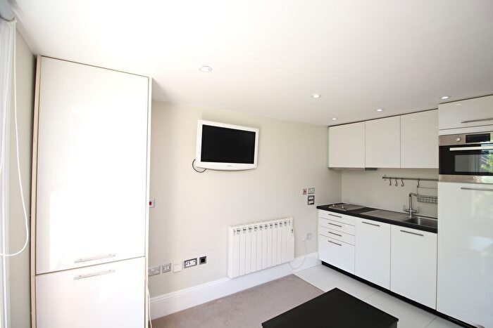 Studio To Rent In Oak Hill, Surbiton, KT6