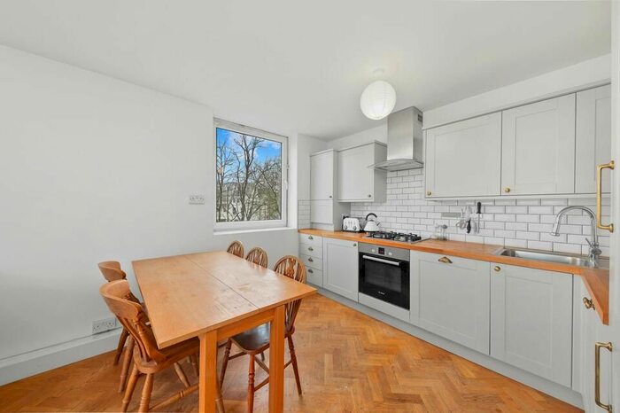 2 Bedroom Flat To Rent In Rowstock Gardens, London, N7