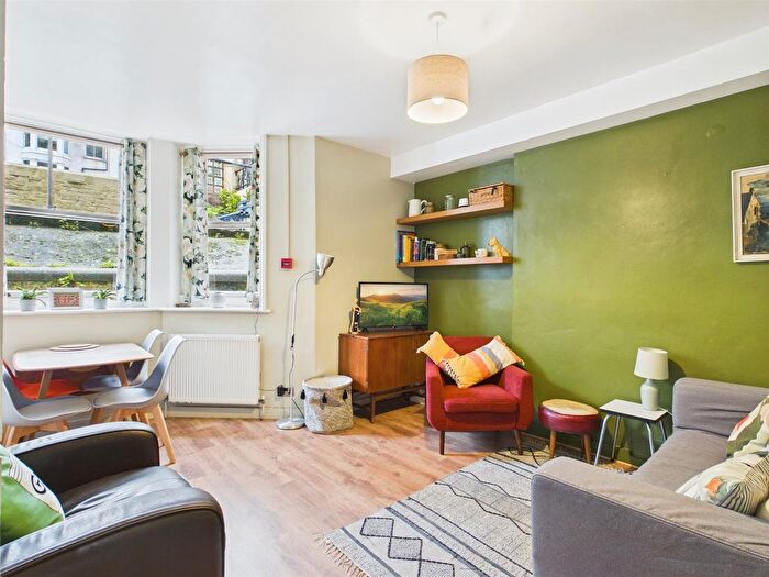 2 Bedroom Flat For Sale In Upper Rock Gardens, Brighton, BN2